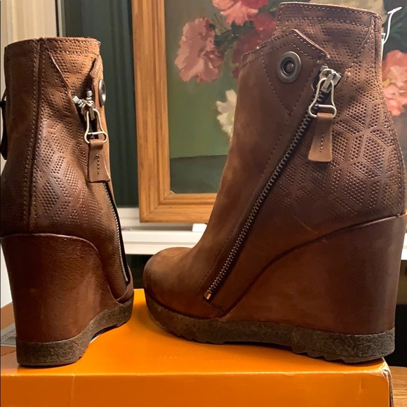 Miz Mooz | Newton Infinity Bootie - Picture 4 of 11